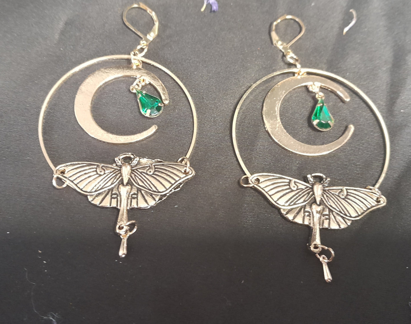 Beautiful gold green drop earrings