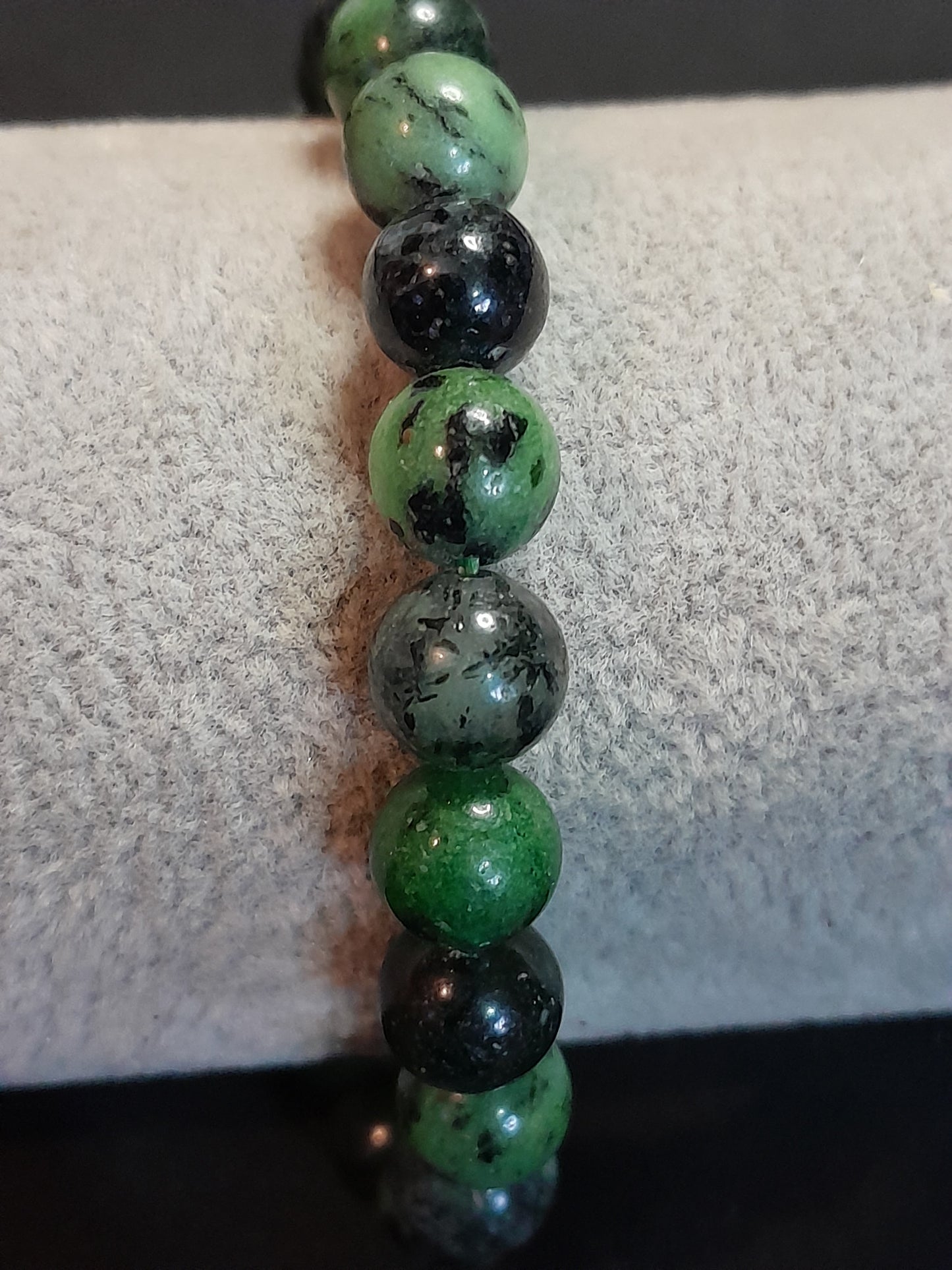 Crystal bead bracelet - Ruby Zoisite