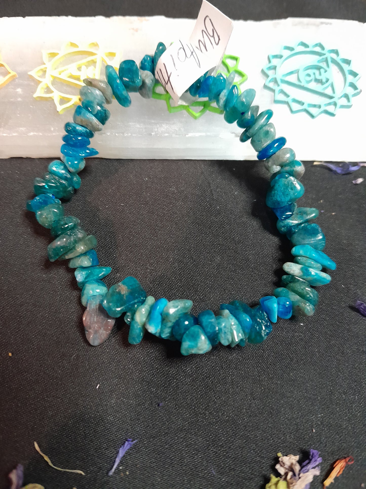 Crystal chip bracelet - Blue Apatite