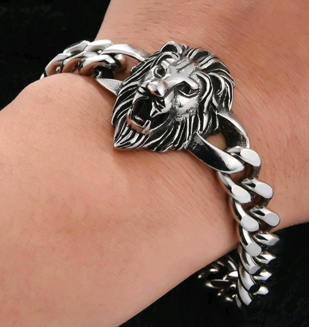 Lions head chain