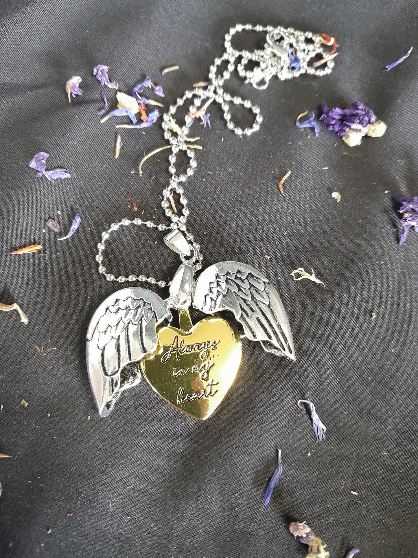 Angel wing necklace - silver