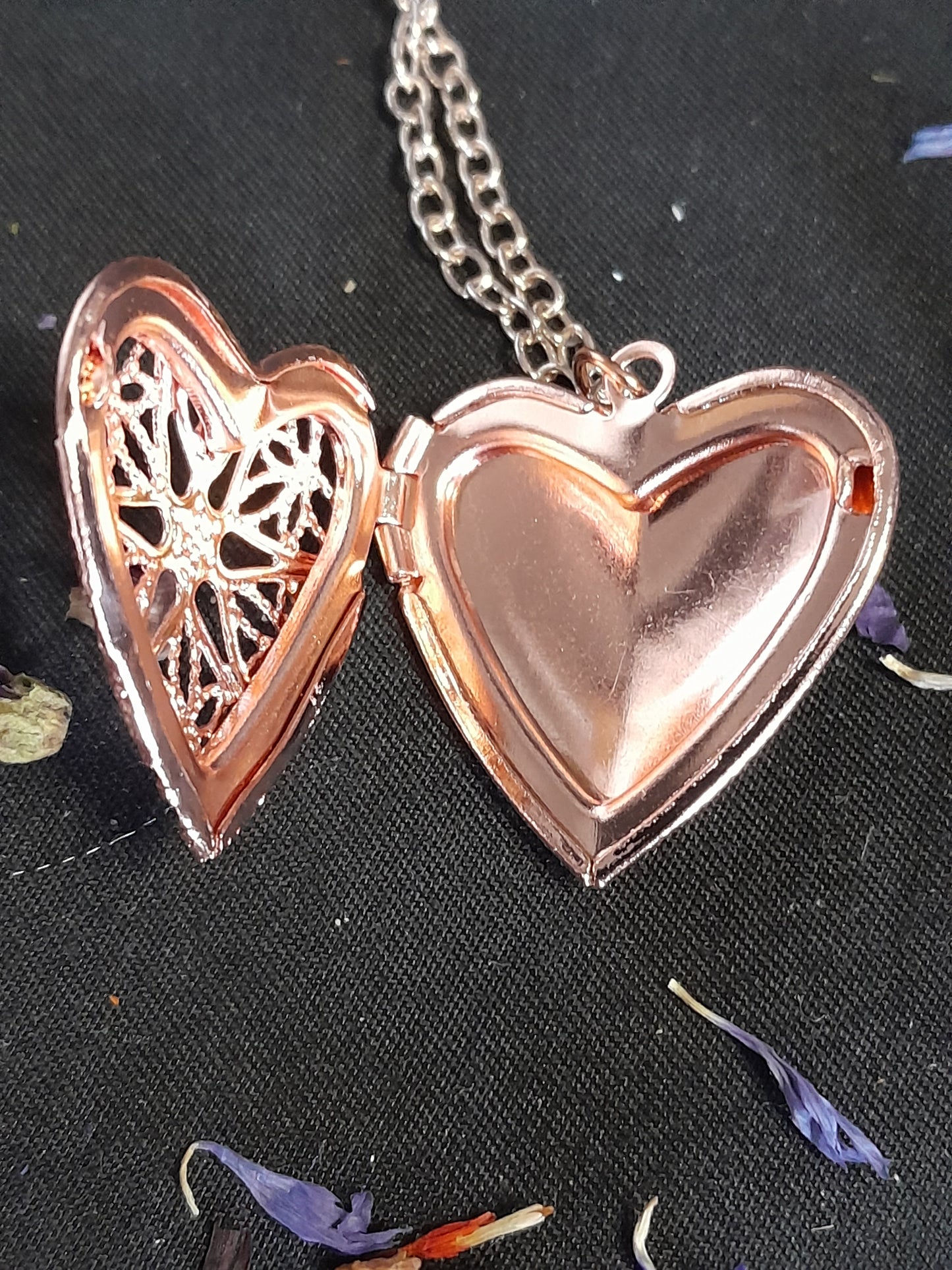 Locket - Rose gold caged