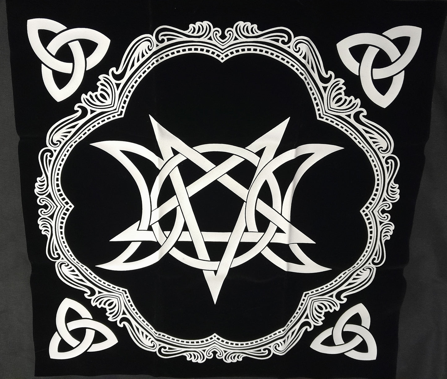 Altar/Tarot cloth - Triple moon pentagram